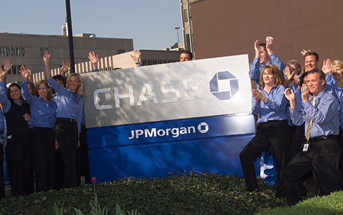 2004-JPMC-Bank-One-merger_cropped.jpg
